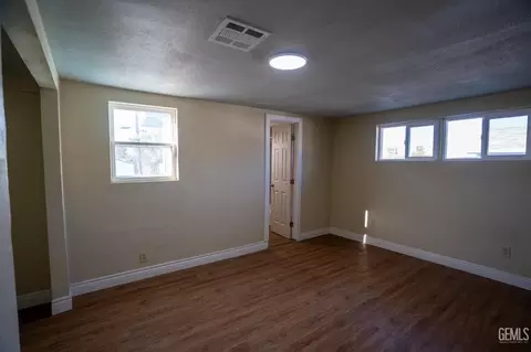 323 Birch St, Taft, CA 93268 photo 8