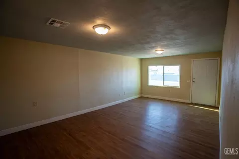 323 Birch St, Taft, CA 93268 photo 4