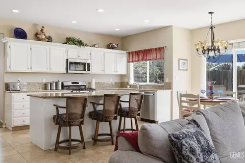 412 Lewisham St, Bakersfield, CA 93311 photo 20