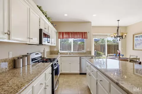 412 Lewisham St, Bakersfield, CA 93311 photo 22