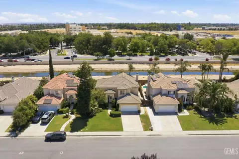 412 Lewisham St, Bakersfield, CA 93311 photo 2