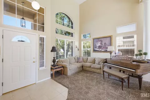 412 Lewisham St, Bakersfield, CA 93311 photo 7