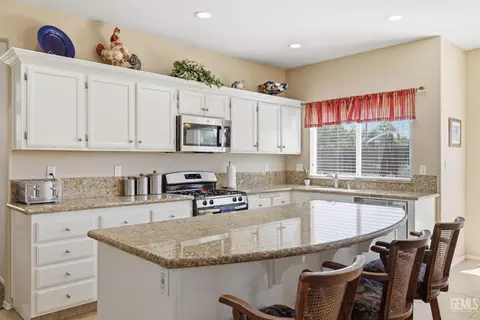 412 Lewisham St, Bakersfield, CA 93311 photo 21