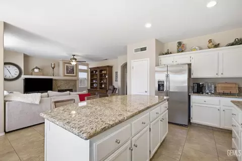 412 Lewisham St, Bakersfield, CA 93311 photo 23