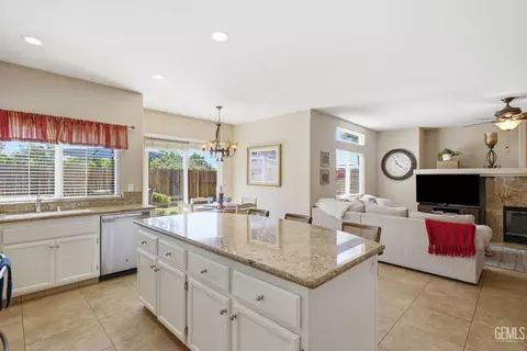 412 Lewisham St, Bakersfield, CA 93311 photo 14