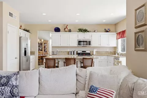 412 Lewisham St, Bakersfield, CA 93311 photo 19