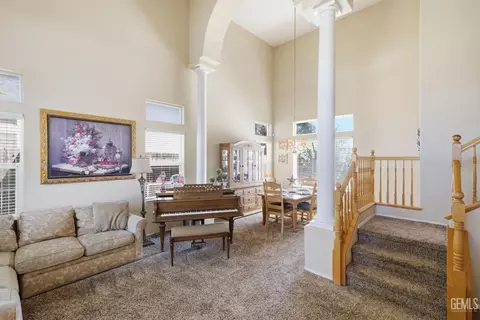 412 Lewisham St, Bakersfield, CA 93311 photo 8