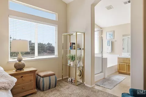 412 Lewisham St, Bakersfield, CA 93311 photo 38