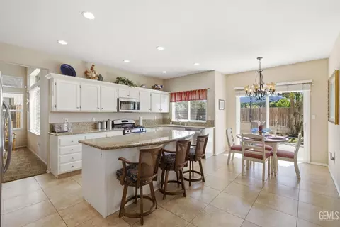 412 Lewisham St, Bakersfield, CA 93311 photo 15