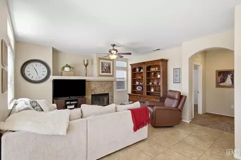 412 Lewisham St, Bakersfield, CA 93311 photo 24