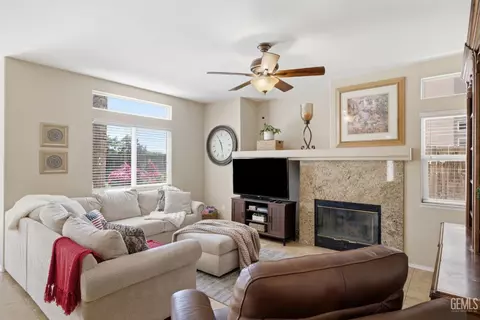 412 Lewisham St, Bakersfield, CA 93311 photo 25