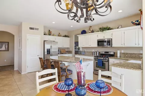 412 Lewisham St, Bakersfield, CA 93311 photo 17