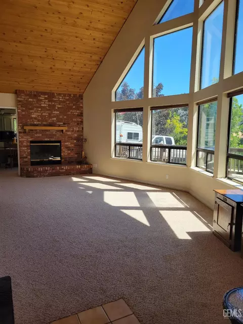 Living - 30341 Pinedale Dr, Tehachapi, CA 93561 photo 1 of 3