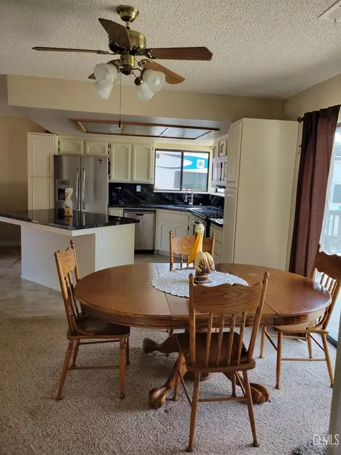 Dining - 30341 Pinedale Dr, Tehachapi, CA 93561 photo 1 of 1