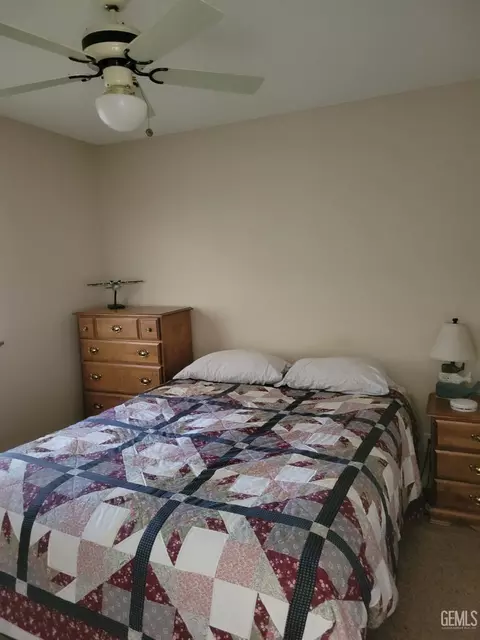 Bedroom - 30341 Pinedale Dr, Tehachapi, CA 93561 photo 3 of 4