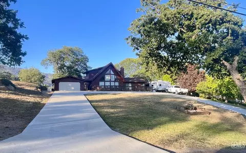30341 Pinedale Dr, Tehachapi, CA 93561