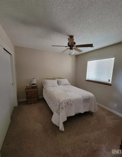 Bedroom - 30341 Pinedale Dr, Tehachapi, CA 93561 photo 4 of 4