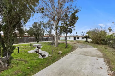 911 Baldwin Rd, Bakersfield, CA 93304