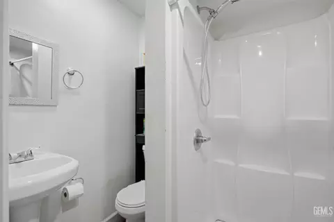 Bath - 2134 4th St, Wasco, CA 93280 photo 1 of 2