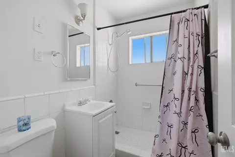Bath - 2134 4th St, Wasco, CA 93280 photo 2 of 2