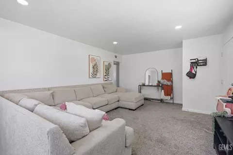 Living - 2134 4th St, Wasco, CA 93280 photo 1 of 2