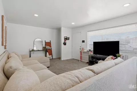 Living - 2134 4th St, Wasco, CA 93280 photo 2 of 2