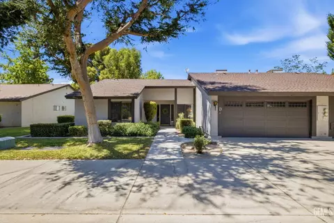 5700 Kirkside Dr #D, Bakersfield, CA 93309