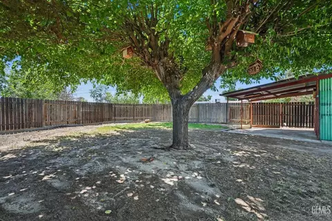 Exterior - 904 Bell Ave, Taft, CA 93268 photo 6 of 7