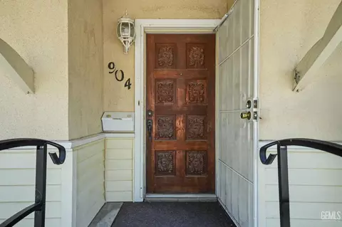 Entry Way - 904 Bell Ave, Taft, CA 93268 photo 1 of 1