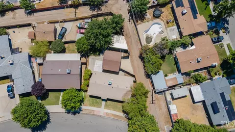 View/Area - 904 Bell Ave, Taft, CA 93268 photo 3 of 6