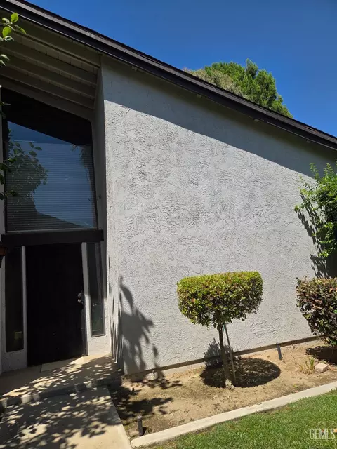 5900 Kirkside Dr #E, Bakersfield, CA 93309
