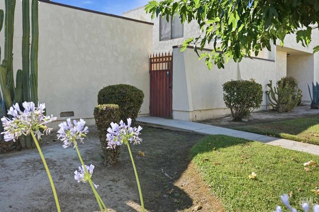 1343 Aquarius Ct, Bakersfield, CA 93309