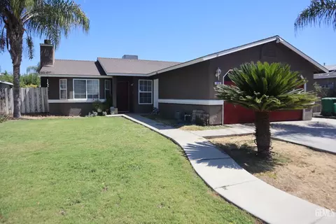 313 Camino Real Dr, Delano, CA 93215