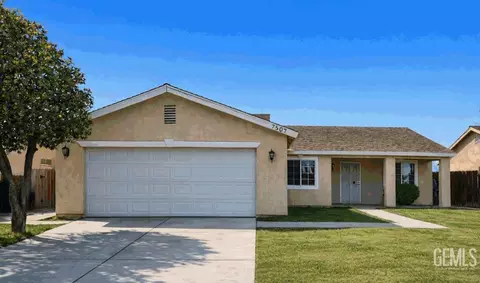 7507 Cross Glade St, Bakersfield, CA 93307