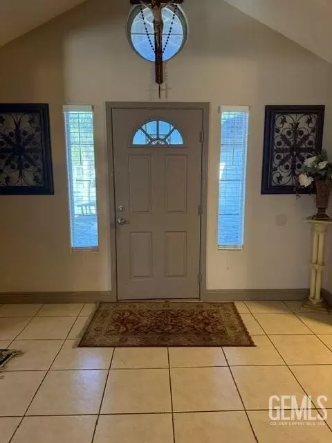 Entry Way - 6301 Phyllis St, Bakersfield, CA 93313 photo 1 of 4