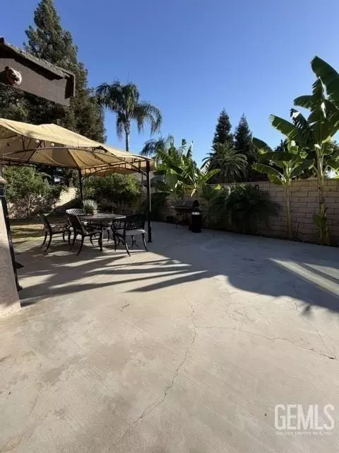 Exterior - 6301 Phyllis St, Bakersfield, CA 93313 photo 7 of 8