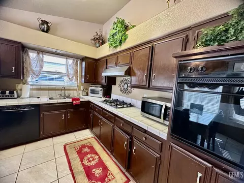 Kitchen - 6301 Phyllis St, Bakersfield, CA 93313 photo 1 of 1