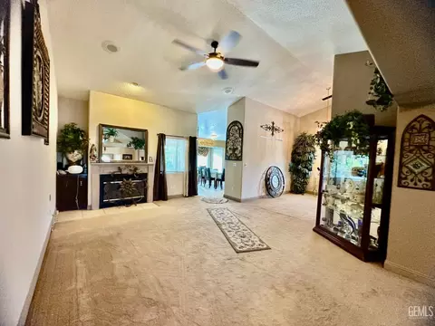 Living - 6301 Phyllis St, Bakersfield, CA 93313 photo 1 of 1