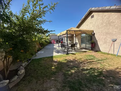 Exterior - 6301 Phyllis St, Bakersfield, CA 93313 photo 10 of 11