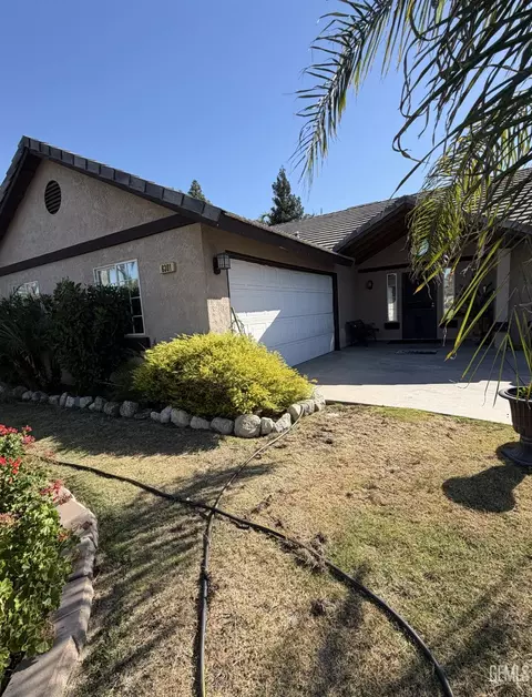 6301 Phyllis St, Bakersfield, CA 93313 photo 3