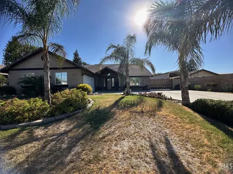 Exterior - 6301 Phyllis St, Bakersfield, CA 93313 photo 2 of 11