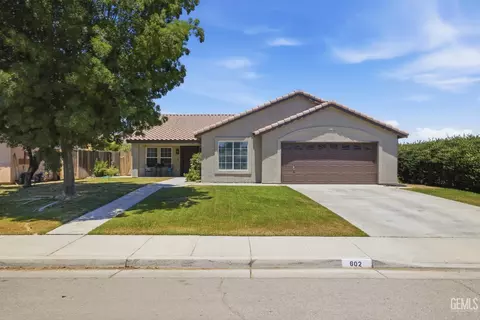 602 Lazy River Ln, Bakersfield, CA 93307