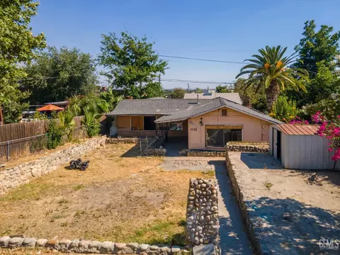 3035 Lake St, Bakersfield, CA 93306