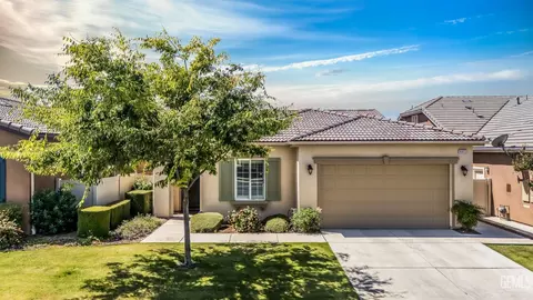 9803 Petersburg Pl, Bakersfield, CA 93306