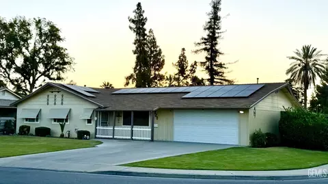 920 920 Cherry Hills Dr, Bakersfield, CA 93309