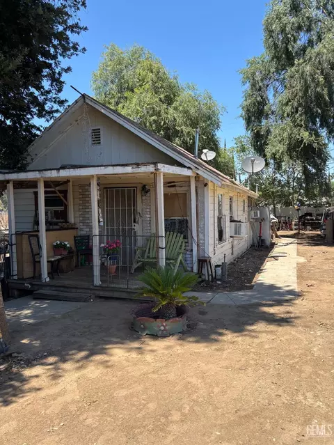 516 Water St, Bakersfield, CA 93305