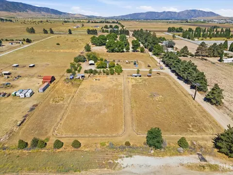 View/Area - 15054 Abajo Ave, Tehachapi, CA 93561 photo 3 of 8