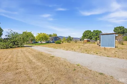 Exterior - 15054 Abajo Ave, Tehachapi, CA 93561 photo 1 of 10