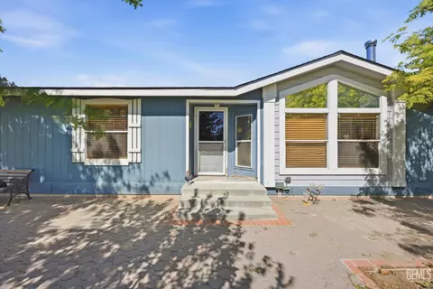 Exterior - 15054 Abajo Ave, Tehachapi, CA 93561 photo 4 of 10