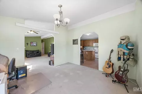 Entry Way - 15054 Abajo Ave, Tehachapi, CA 93561 photo 1 of 2